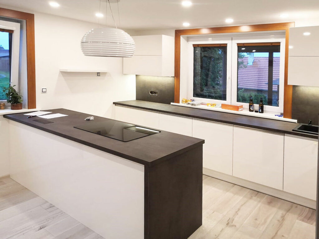 Kuchyň do L s ostrůvkem.